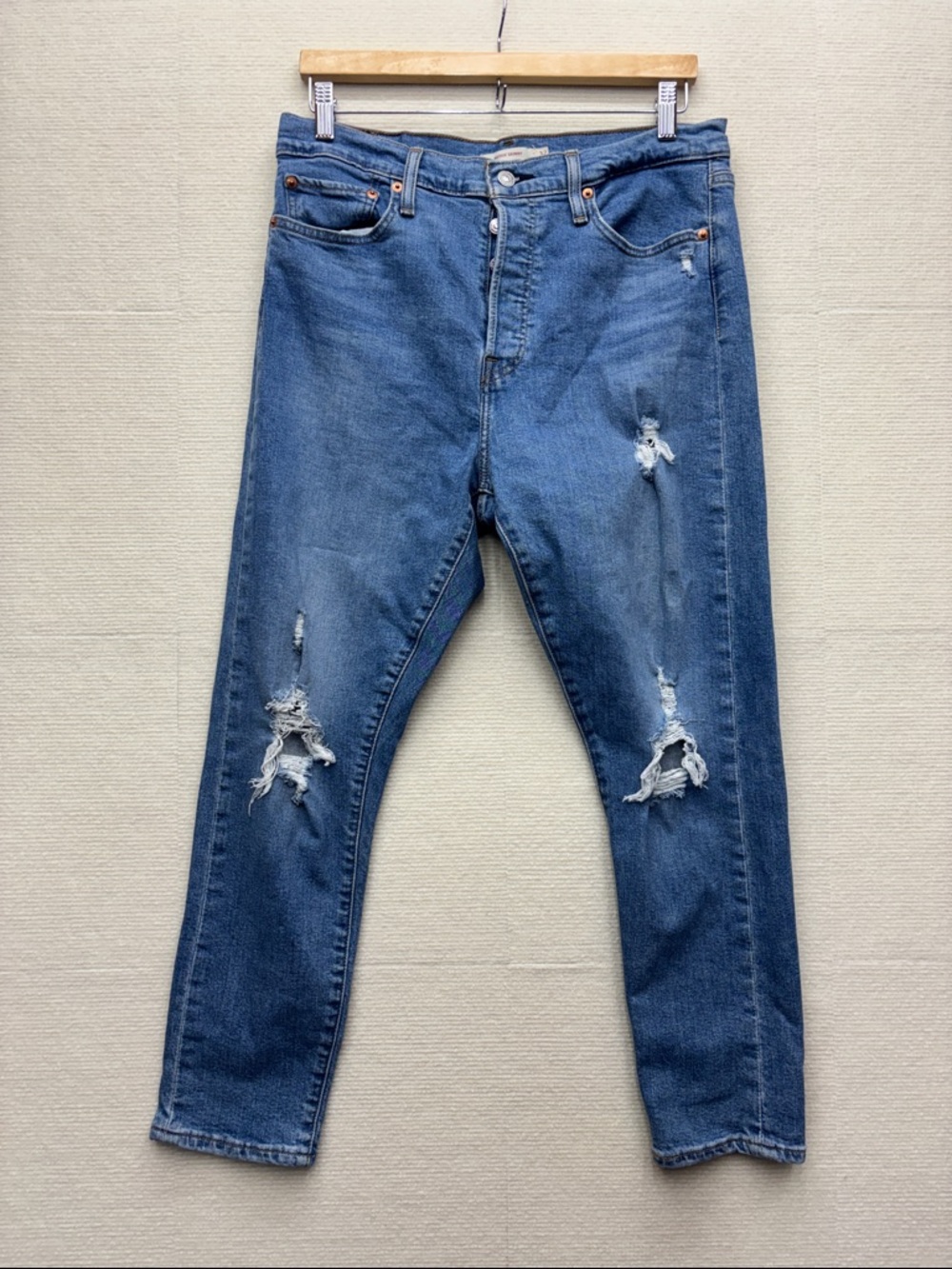 Levi’s | wedgie skinny Distressed Blue Jeans 32